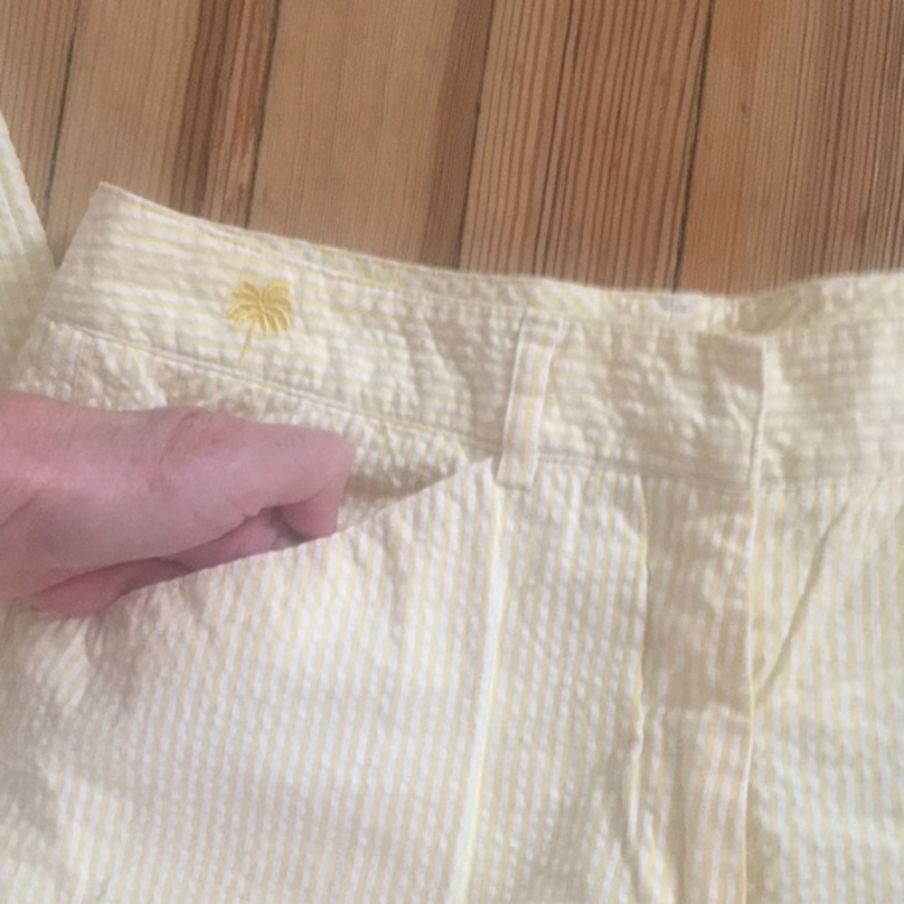 Pale yellow/white seersucker capris LILLY PULITZER size 4 - Picture 4 of 10